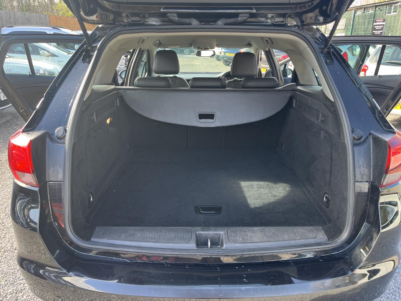 Vauxhall Astra 1.6 CDTi Elite Nav Sports Tourer 5dr Diesel Auto Euro 6 (136 ps)