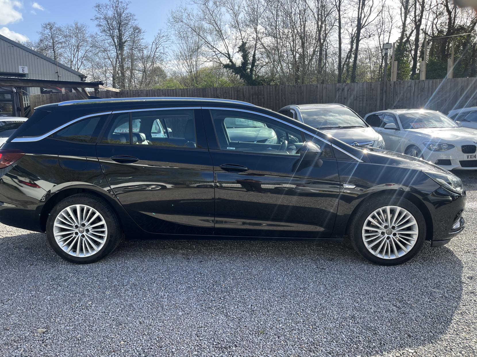 Vauxhall Astra 1.6 CDTi Elite Nav Sports Tourer 5dr Diesel Auto Euro 6 (136 ps)