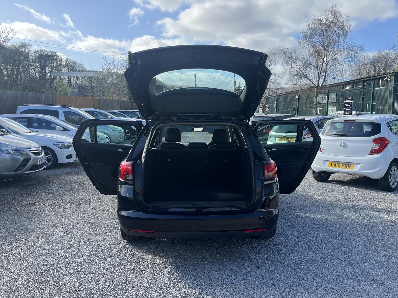 Vauxhall Astra 1.6 CDTi Elite Nav Sports Tourer 5dr Diesel Auto Euro 6 (136 ps)