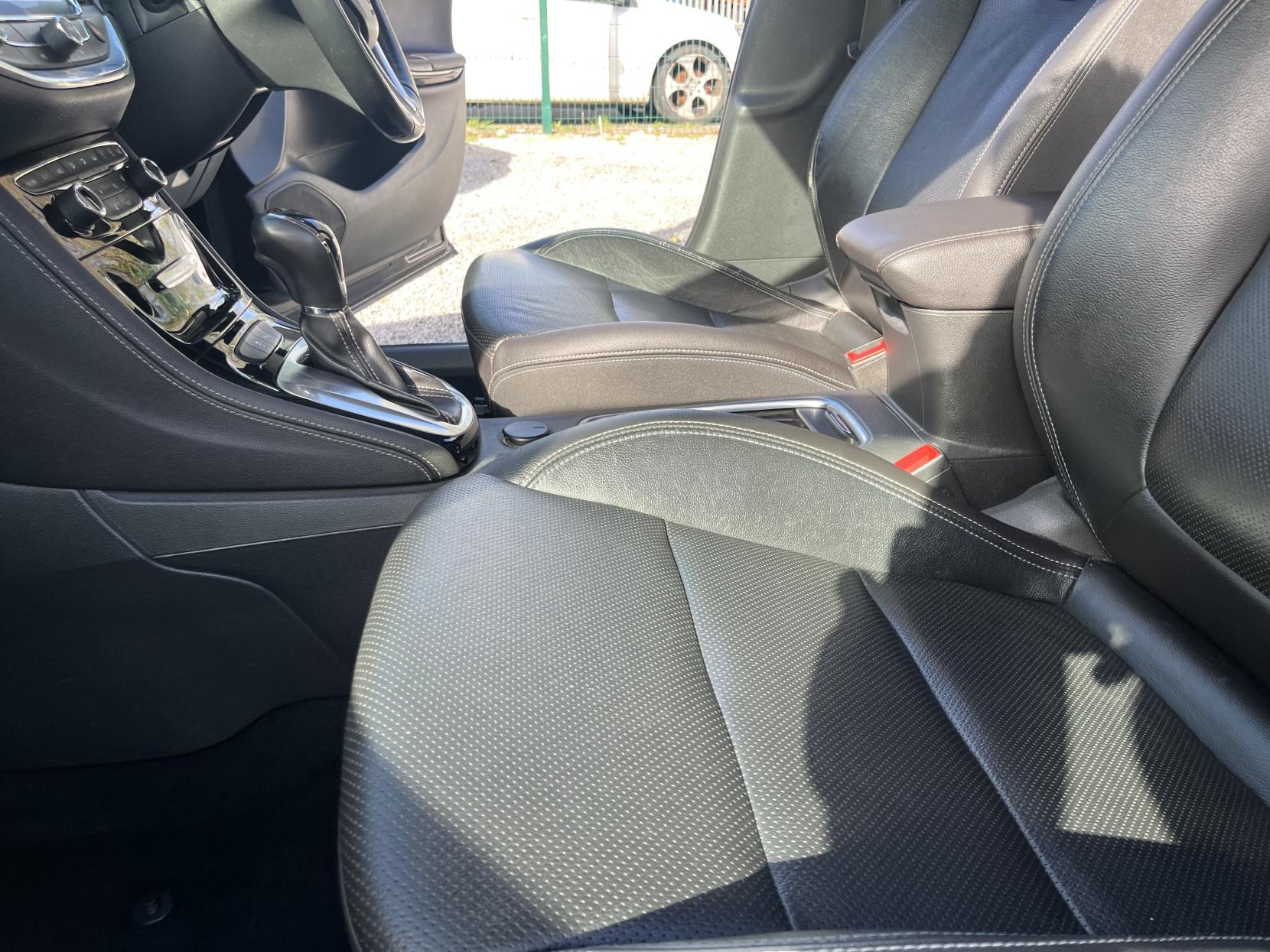 Vauxhall Astra 1.6 CDTi Elite Nav Sports Tourer 5dr Diesel Auto Euro 6 (136 ps)