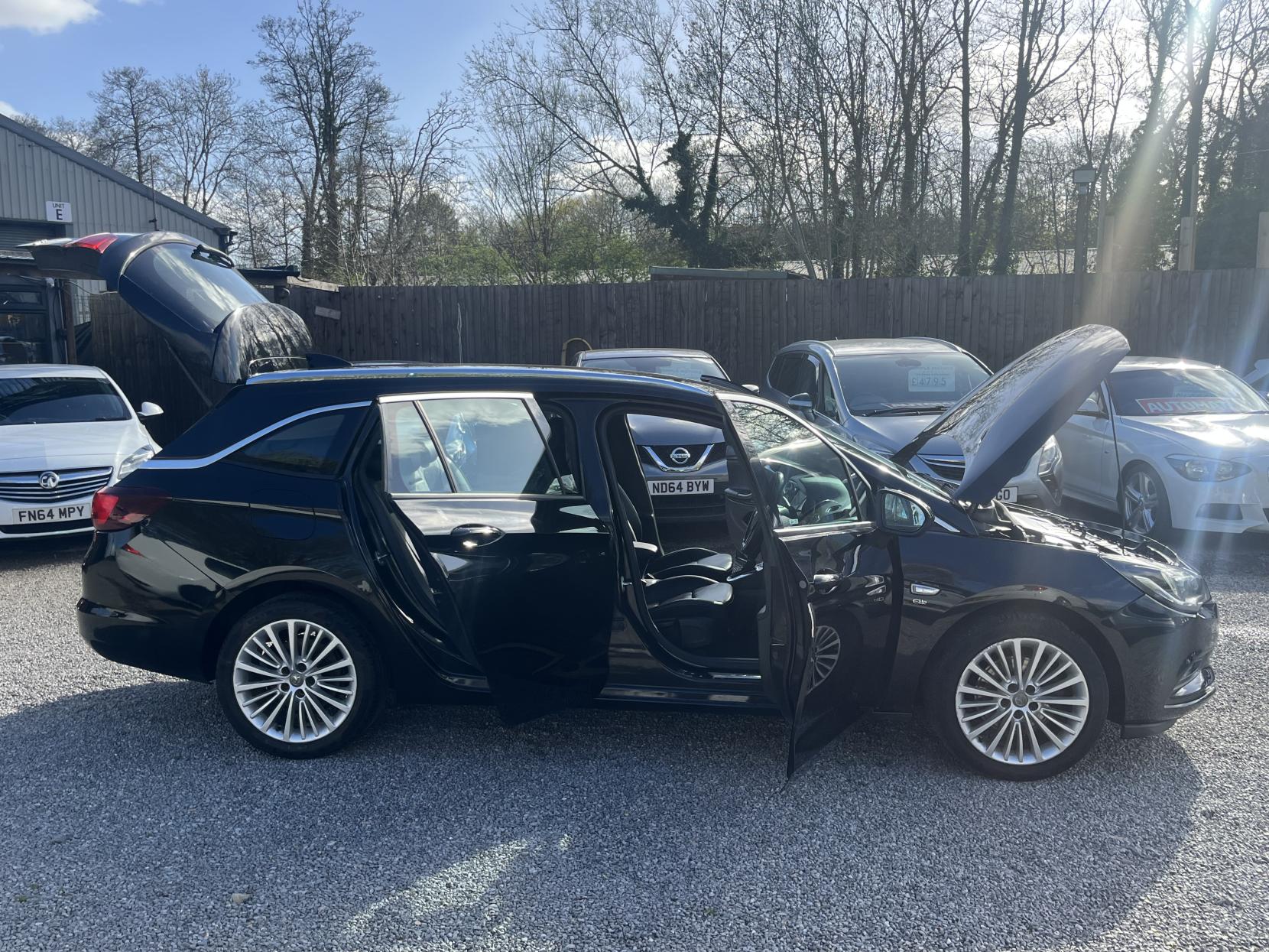 Vauxhall Astra 1.6 CDTi Elite Nav Sports Tourer 5dr Diesel Auto Euro 6 (136 ps)