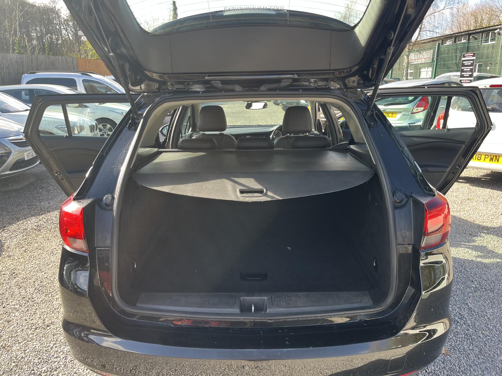 Vauxhall Astra 1.6 CDTi Elite Nav Sports Tourer 5dr Diesel Auto Euro 6 (136 ps)