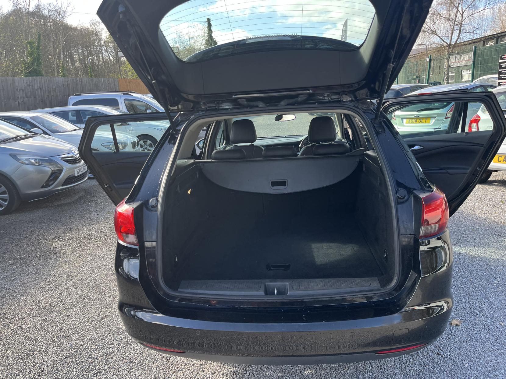 Vauxhall Astra 1.6 CDTi Elite Nav Sports Tourer 5dr Diesel Auto Euro 6 (136 ps)