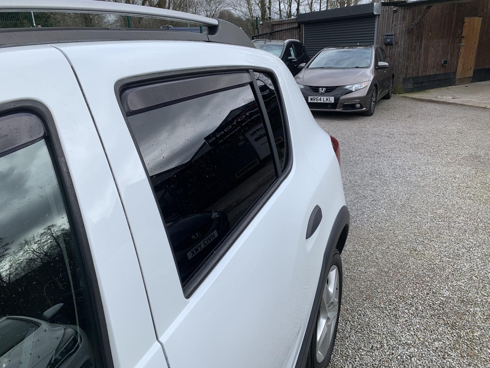 Dacia Sandero Stepway 0.9 TCe Laureate Hatchback 5dr Petrol Manual Euro 5 (90 ps)