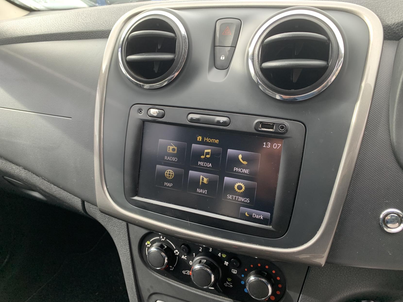 Dacia Sandero Stepway 0.9 TCe Laureate Hatchback 5dr Petrol Manual Euro 5 (90 ps)