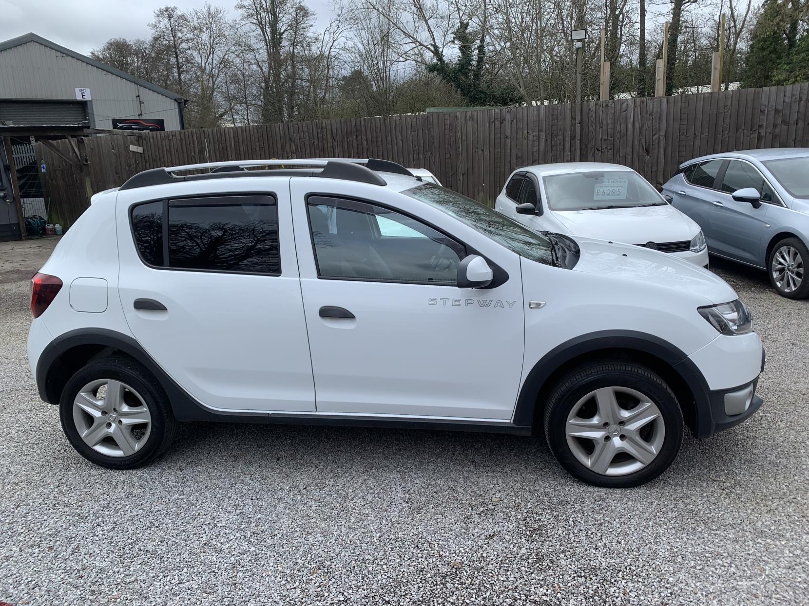 Dacia Sandero Stepway 0.9 TCe Laureate Hatchback 5dr Petrol Manual Euro 5 (90 ps)