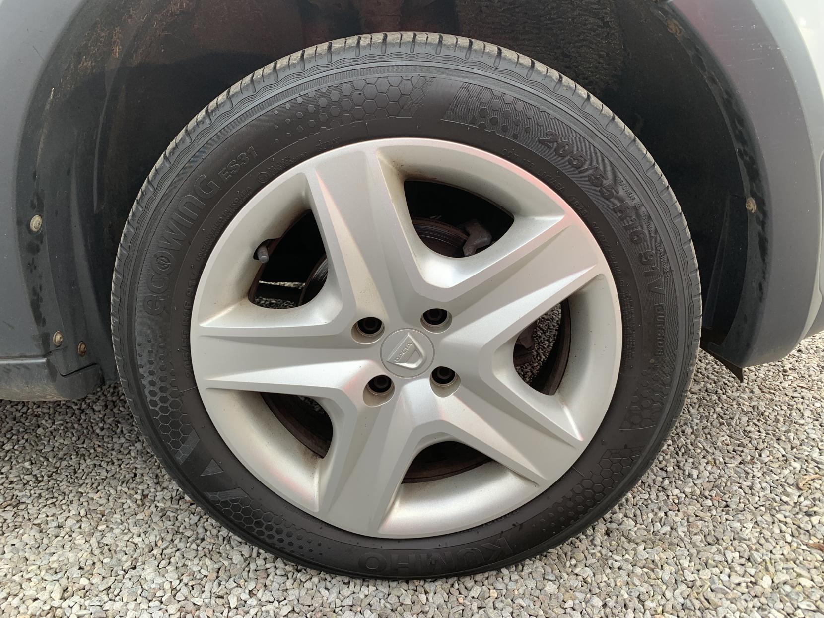 Dacia Sandero Stepway 0.9 TCe Laureate Hatchback 5dr Petrol Manual Euro 5 (90 ps)