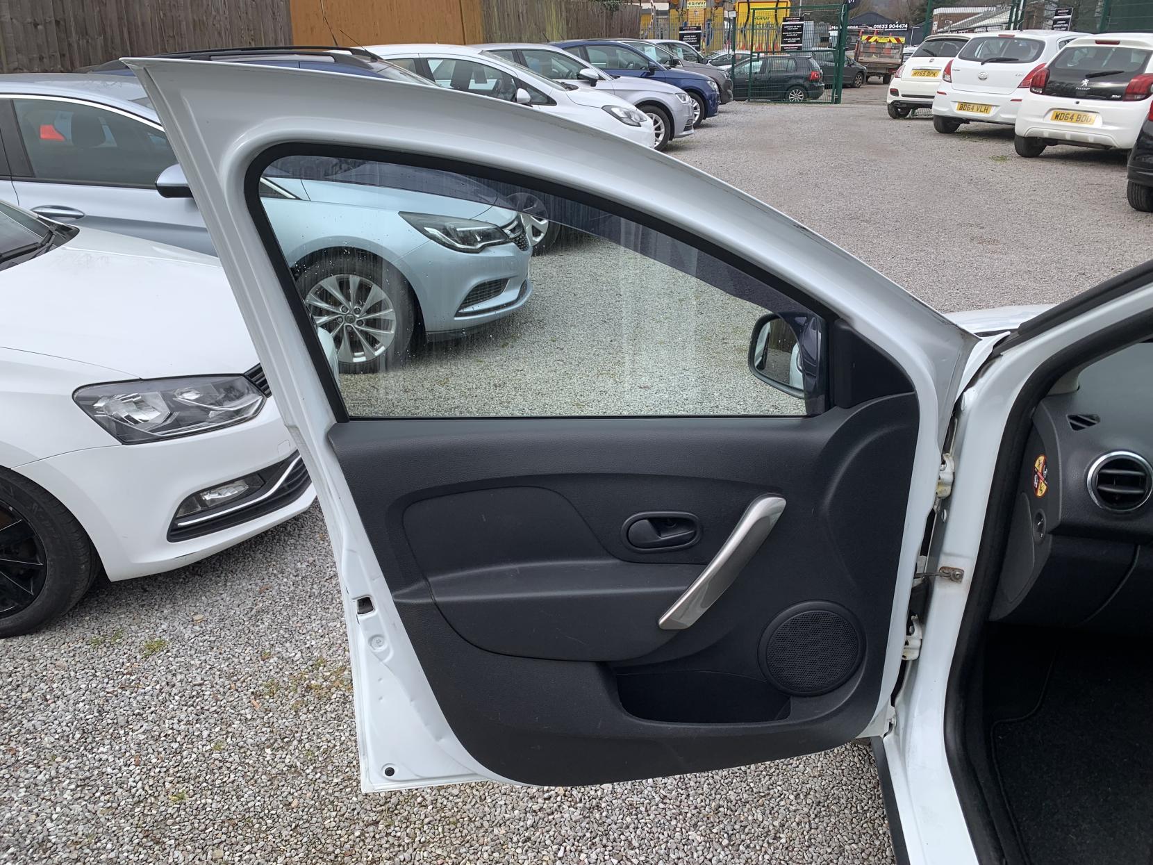 Dacia Sandero Stepway 0.9 TCe Laureate Hatchback 5dr Petrol Manual Euro 5 (90 ps)