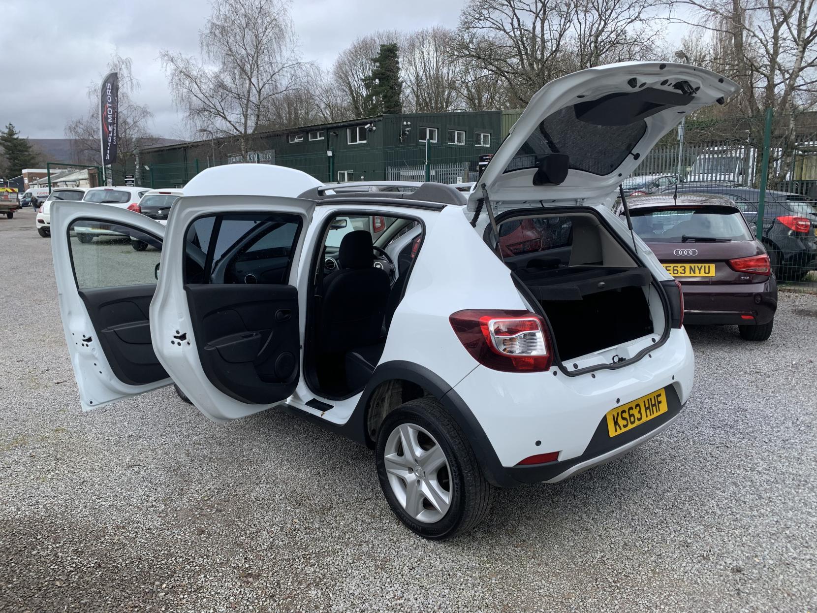 Dacia Sandero Stepway 0.9 TCe Laureate Hatchback 5dr Petrol Manual Euro 5 (90 ps)