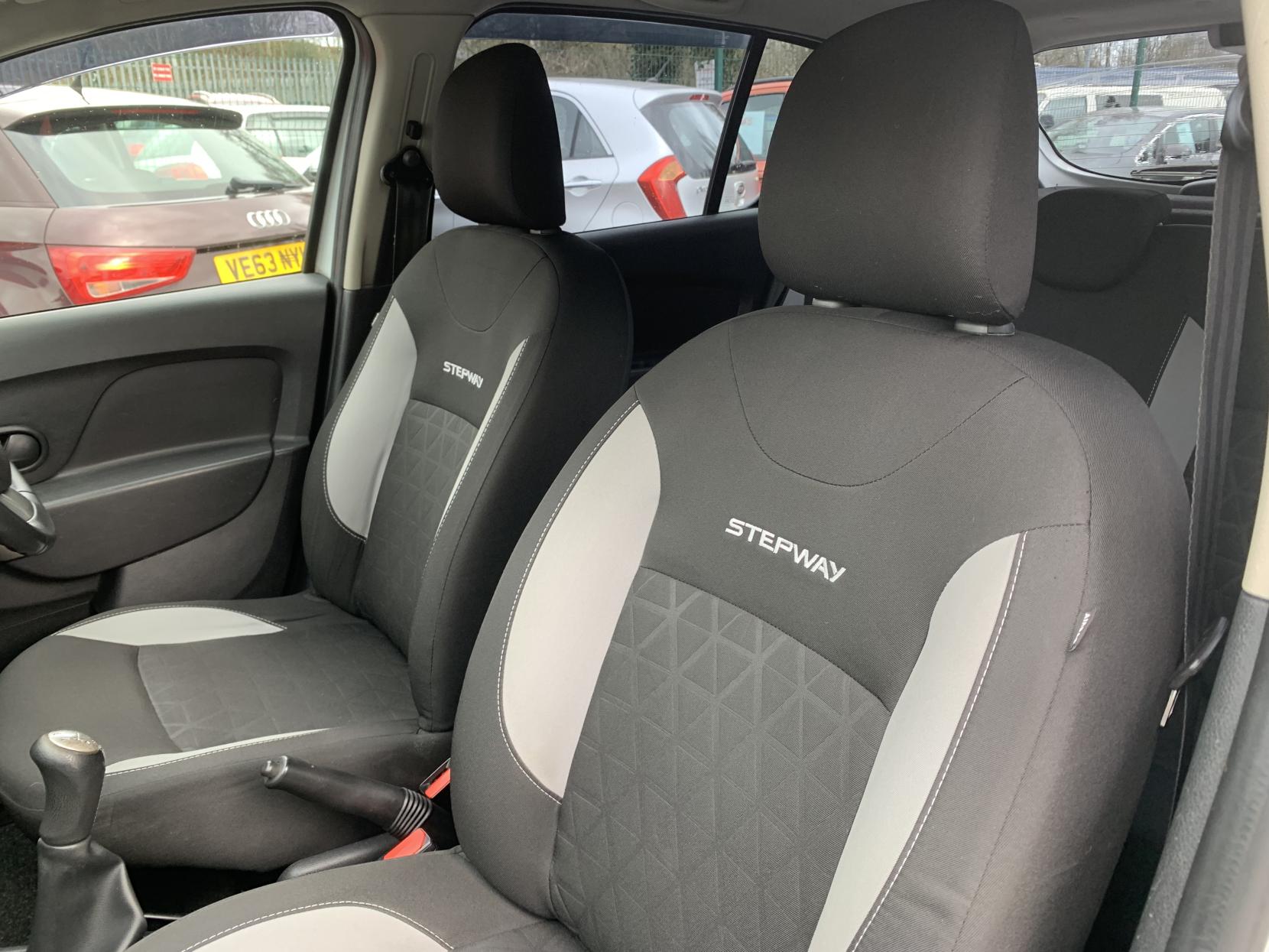 Dacia Sandero Stepway 0.9 TCe Laureate Hatchback 5dr Petrol Manual Euro 5 (90 ps)