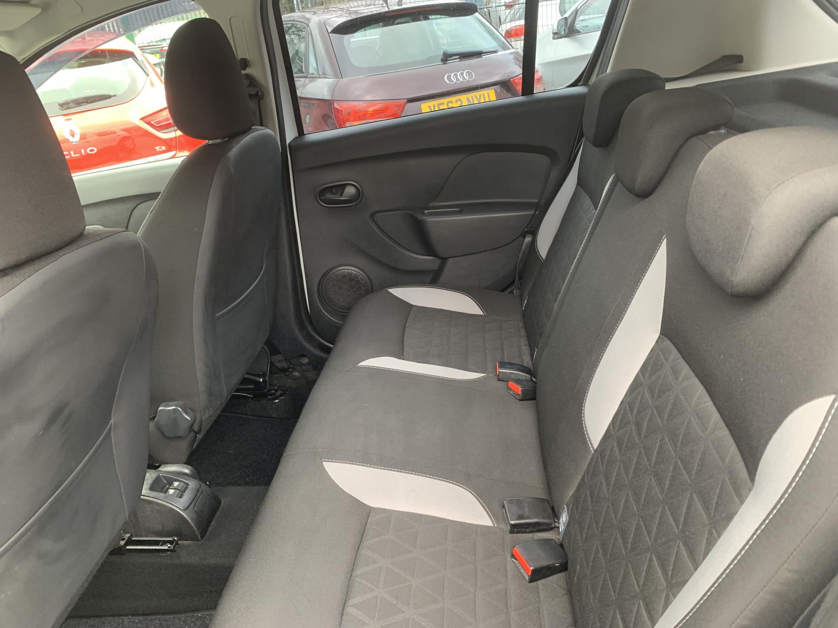 Dacia Sandero Stepway 0.9 TCe Laureate Hatchback 5dr Petrol Manual Euro 5 (90 ps)