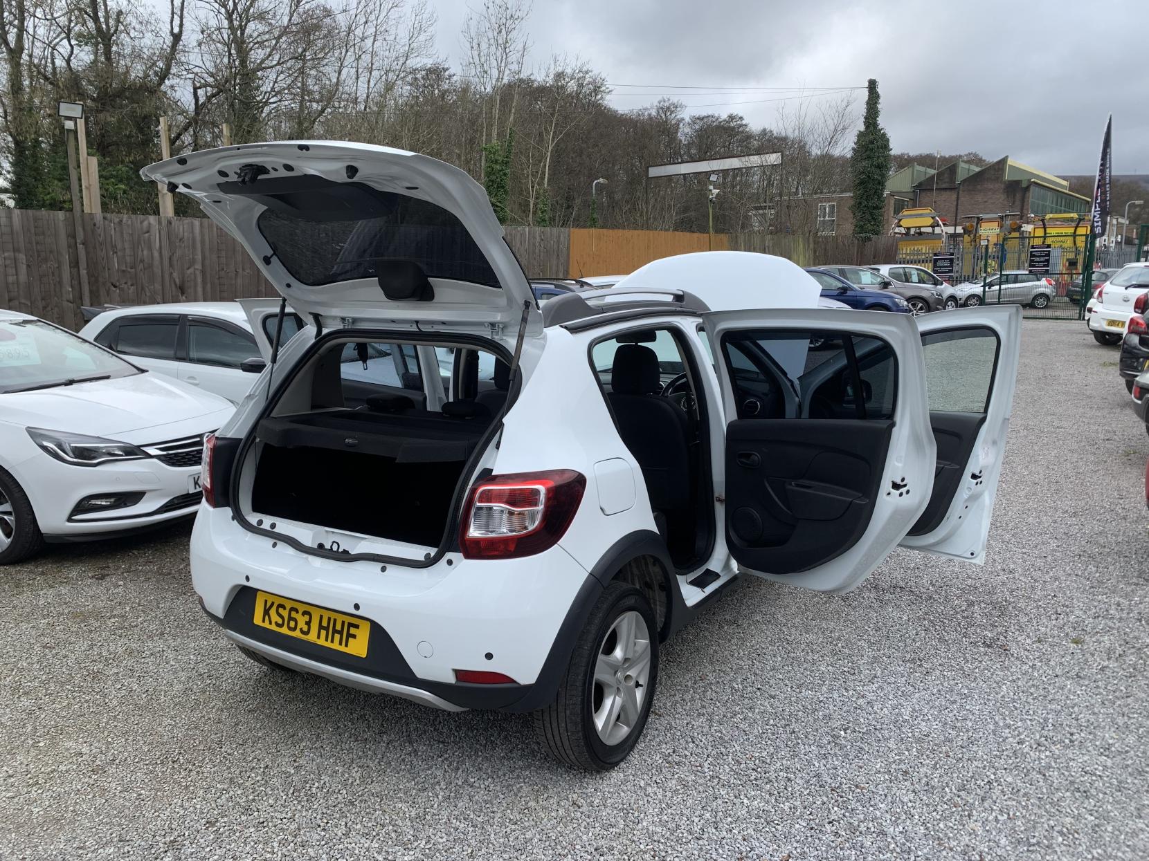 Dacia Sandero Stepway 0.9 TCe Laureate Hatchback 5dr Petrol Manual Euro 5 (90 ps)