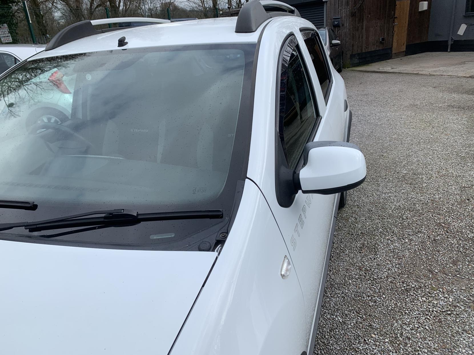 Dacia Sandero Stepway 0.9 TCe Laureate Hatchback 5dr Petrol Manual Euro 5 (90 ps)