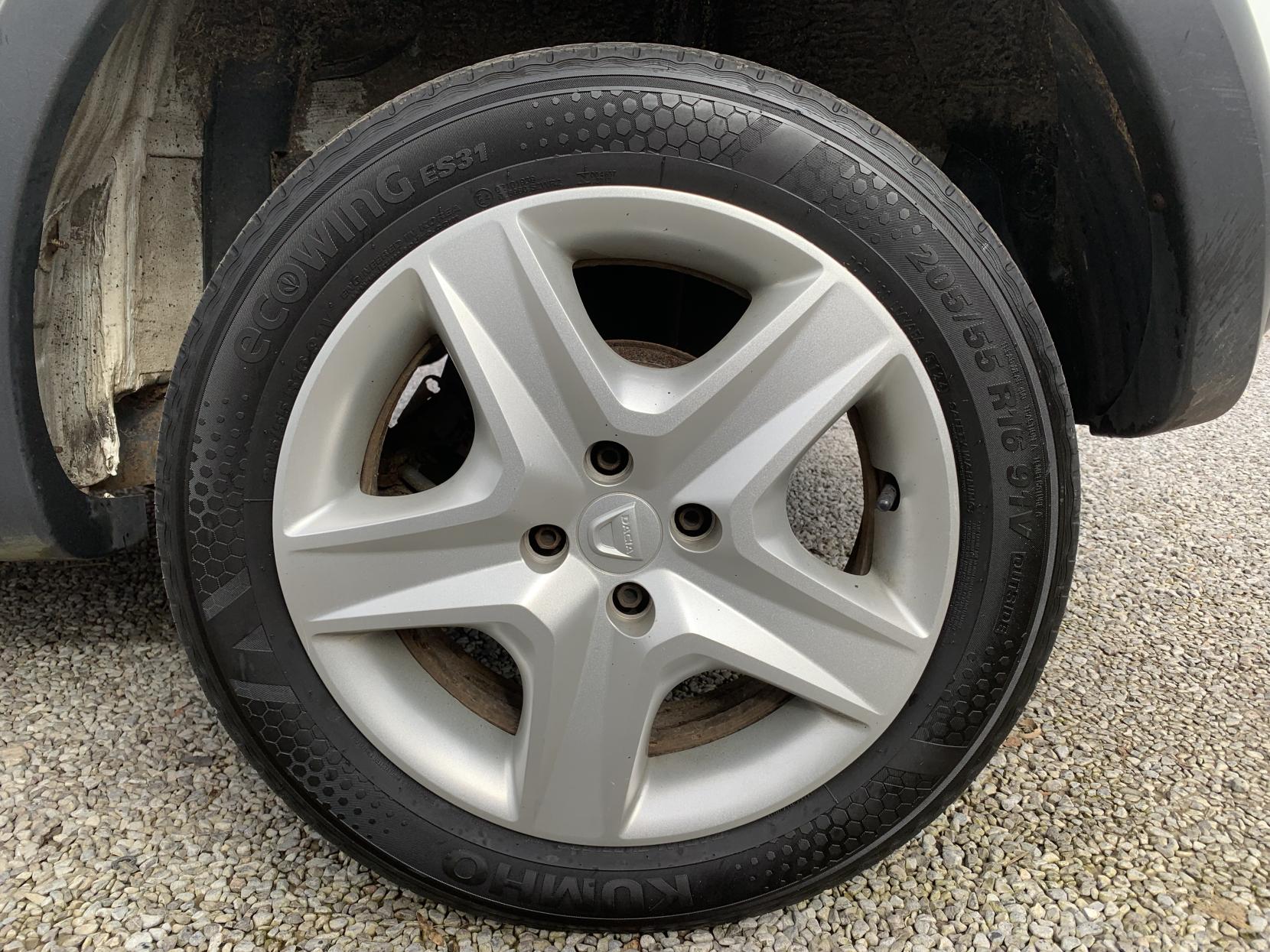 Dacia Sandero Stepway 0.9 TCe Laureate Hatchback 5dr Petrol Manual Euro 5 (90 ps)