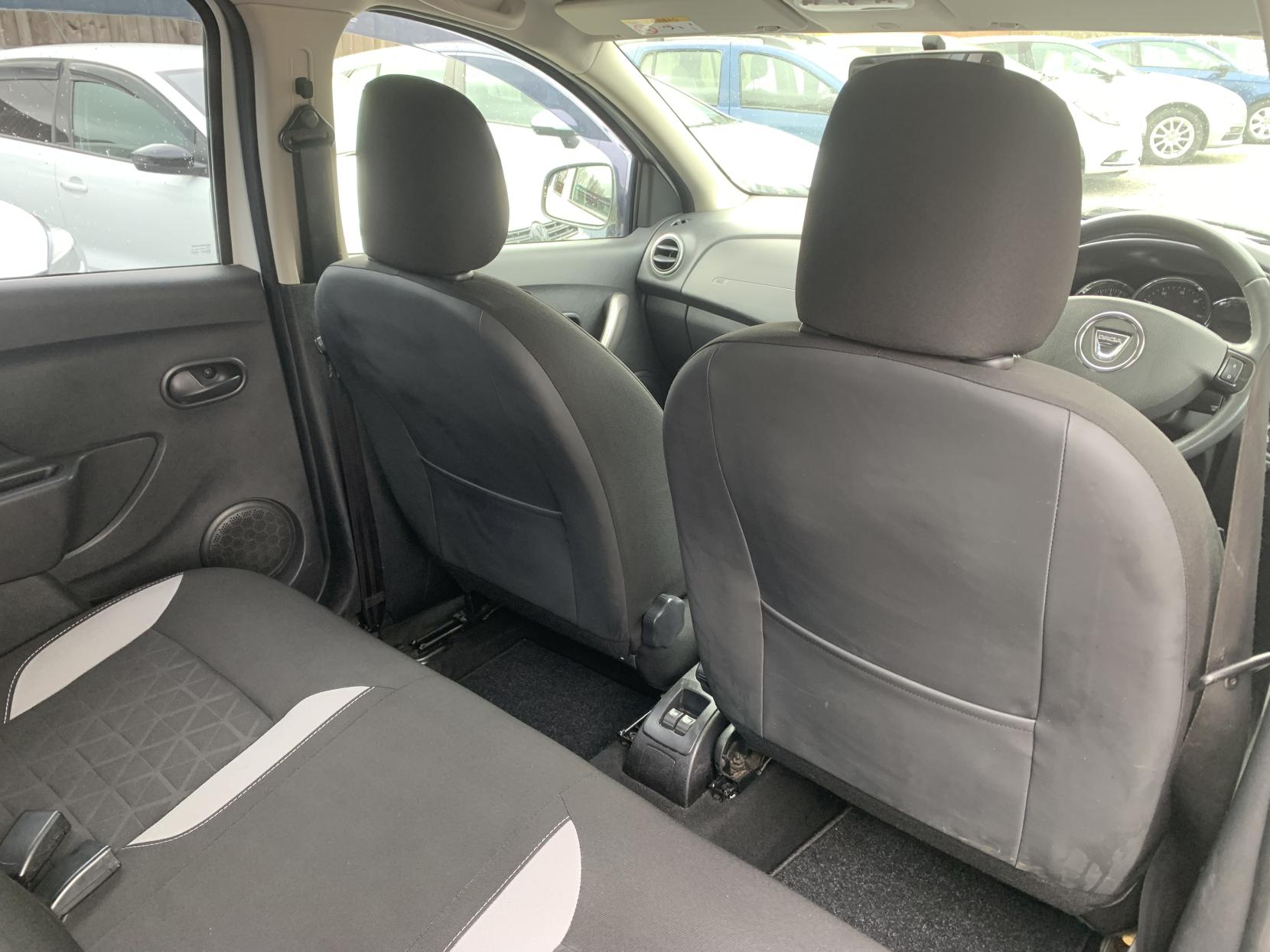 Dacia Sandero Stepway 0.9 TCe Laureate Hatchback 5dr Petrol Manual Euro 5 (90 ps)