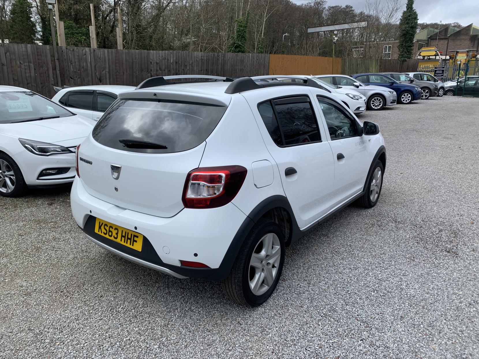 Dacia Sandero Stepway 0.9 TCe Laureate Hatchback 5dr Petrol Manual Euro 5 (90 ps)
