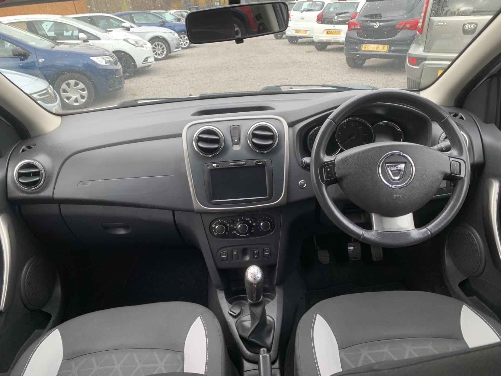 Dacia Sandero Stepway 0.9 TCe Laureate Hatchback 5dr Petrol Manual Euro 5 (90 ps)