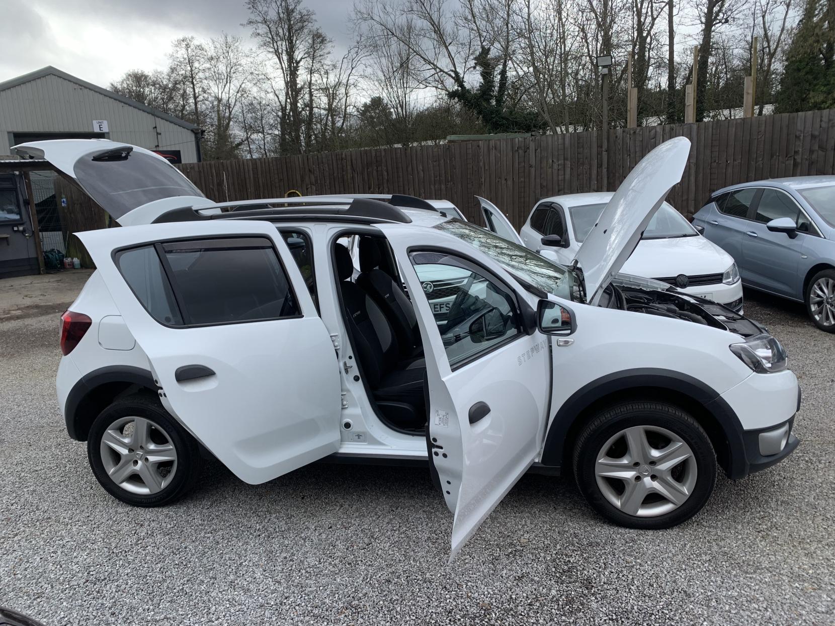 Dacia Sandero Stepway 0.9 TCe Laureate Hatchback 5dr Petrol Manual Euro 5 (90 ps)