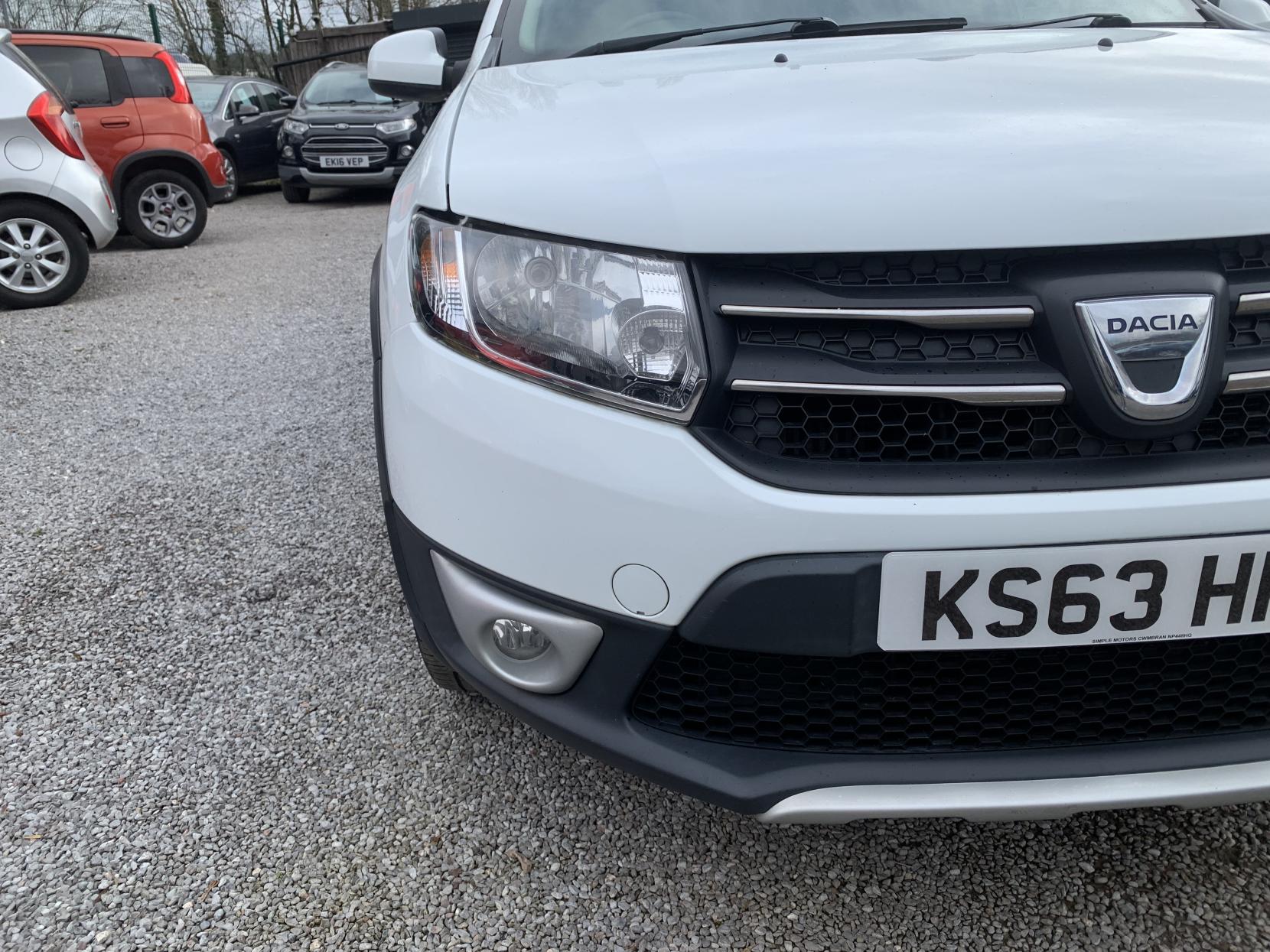 Dacia Sandero Stepway 0.9 TCe Laureate Hatchback 5dr Petrol Manual Euro 5 (90 ps)