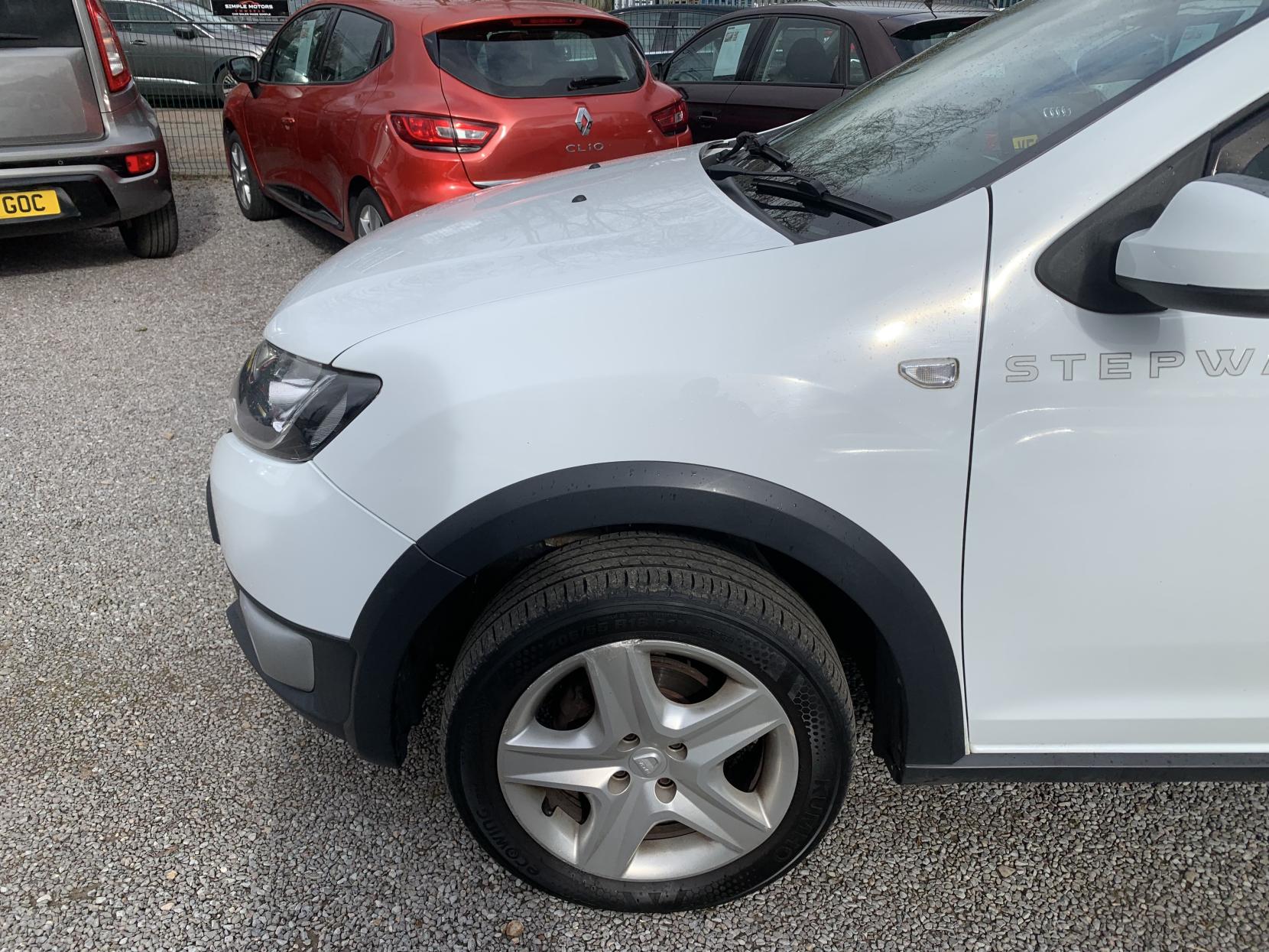 Dacia Sandero Stepway 0.9 TCe Laureate Hatchback 5dr Petrol Manual Euro 5 (90 ps)