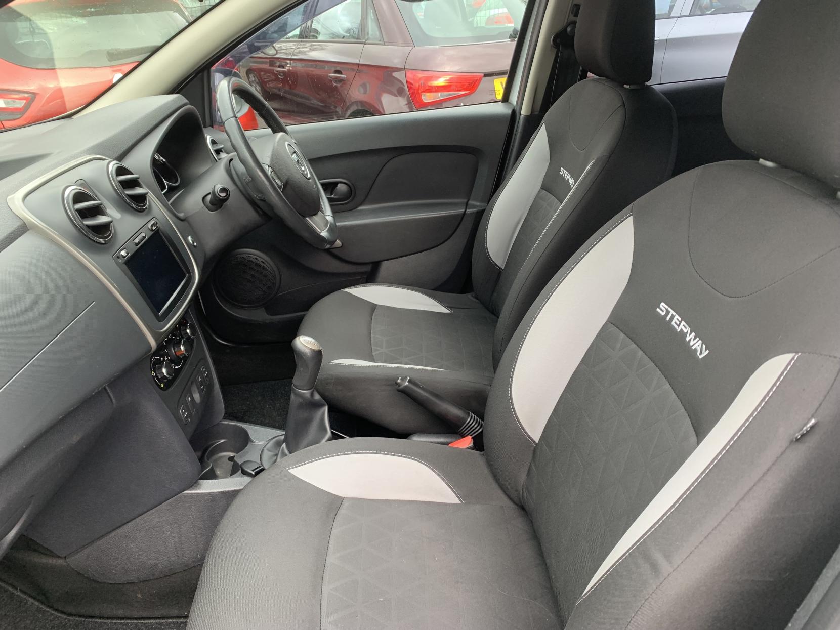 Dacia Sandero Stepway 0.9 TCe Laureate Hatchback 5dr Petrol Manual Euro 5 (90 ps)