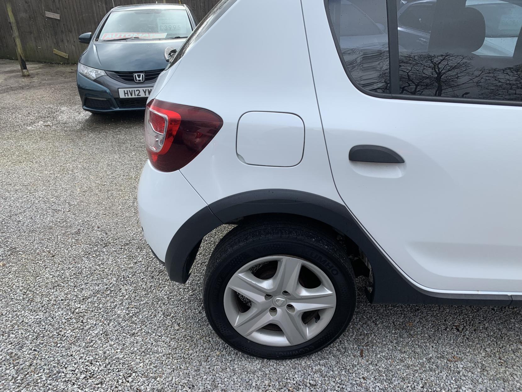 Dacia Sandero Stepway 0.9 TCe Laureate Hatchback 5dr Petrol Manual Euro 5 (90 ps)