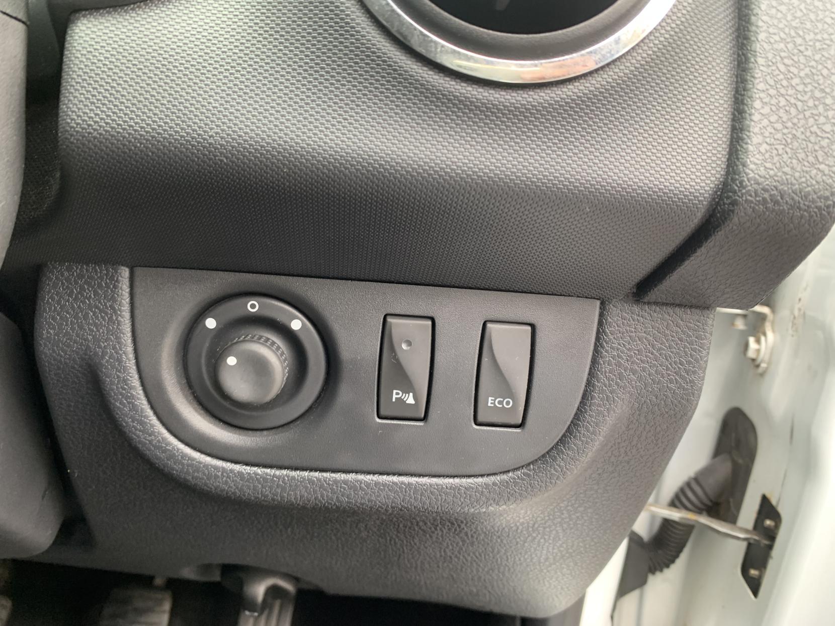 Dacia Sandero Stepway 0.9 TCe Laureate Hatchback 5dr Petrol Manual Euro 5 (90 ps)