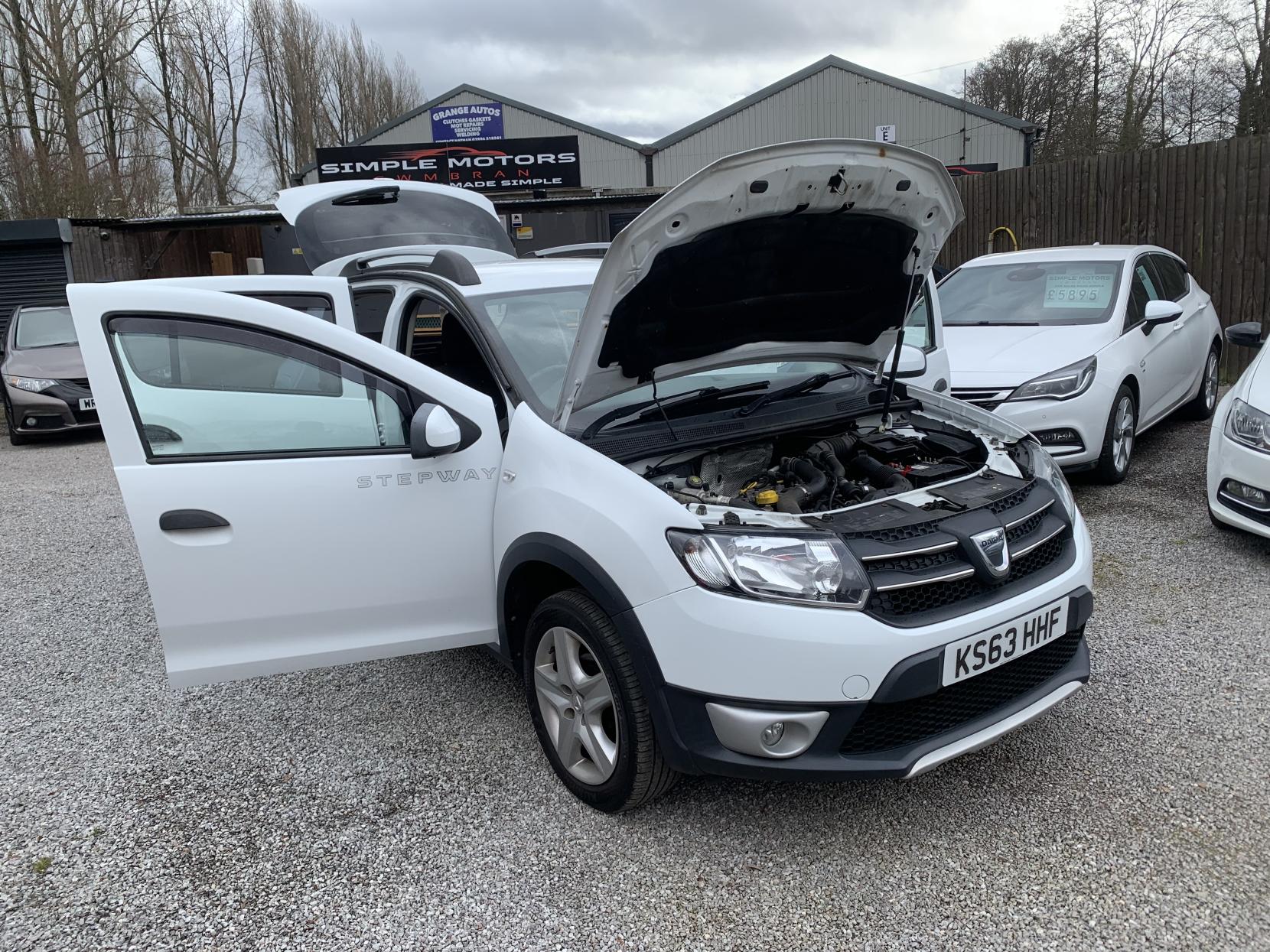 Dacia Sandero Stepway 0.9 TCe Laureate Hatchback 5dr Petrol Manual Euro 5 (90 ps)