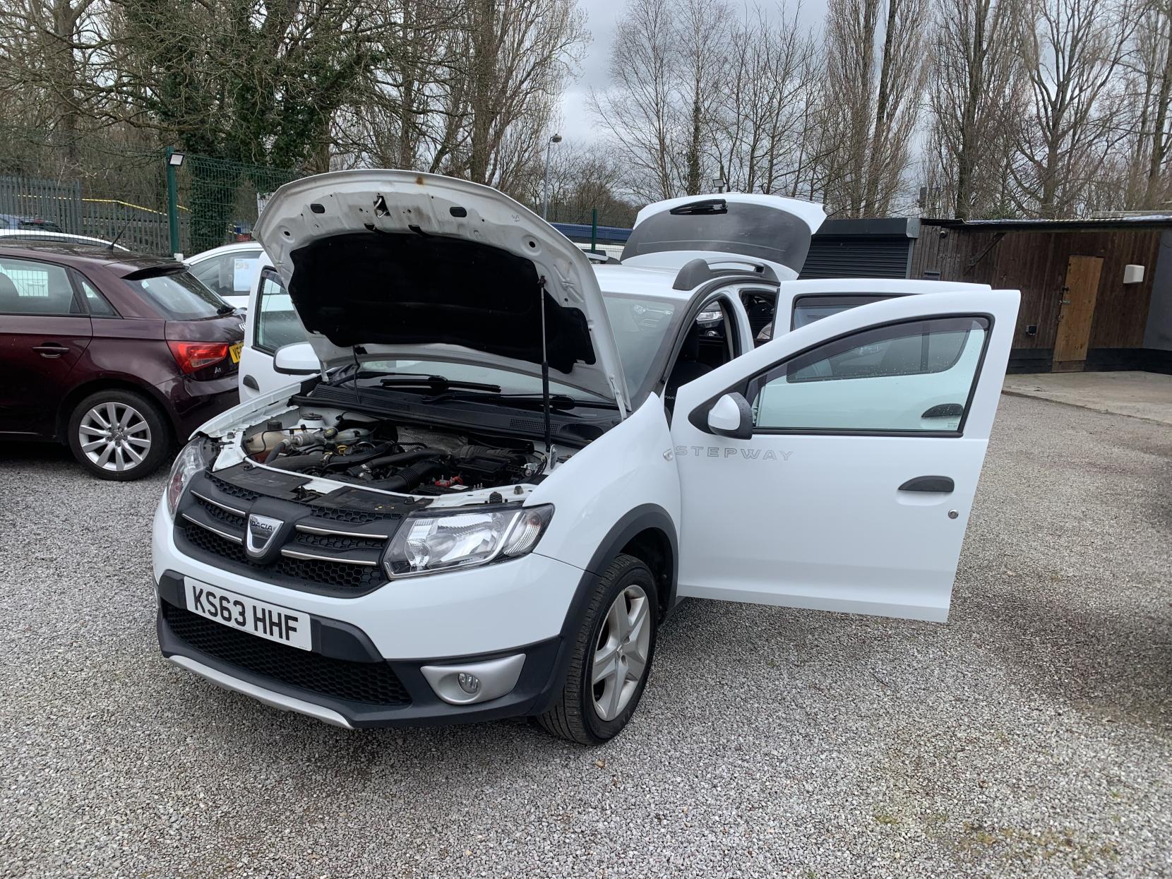 Dacia Sandero Stepway 0.9 TCe Laureate Hatchback 5dr Petrol Manual Euro 5 (90 ps)