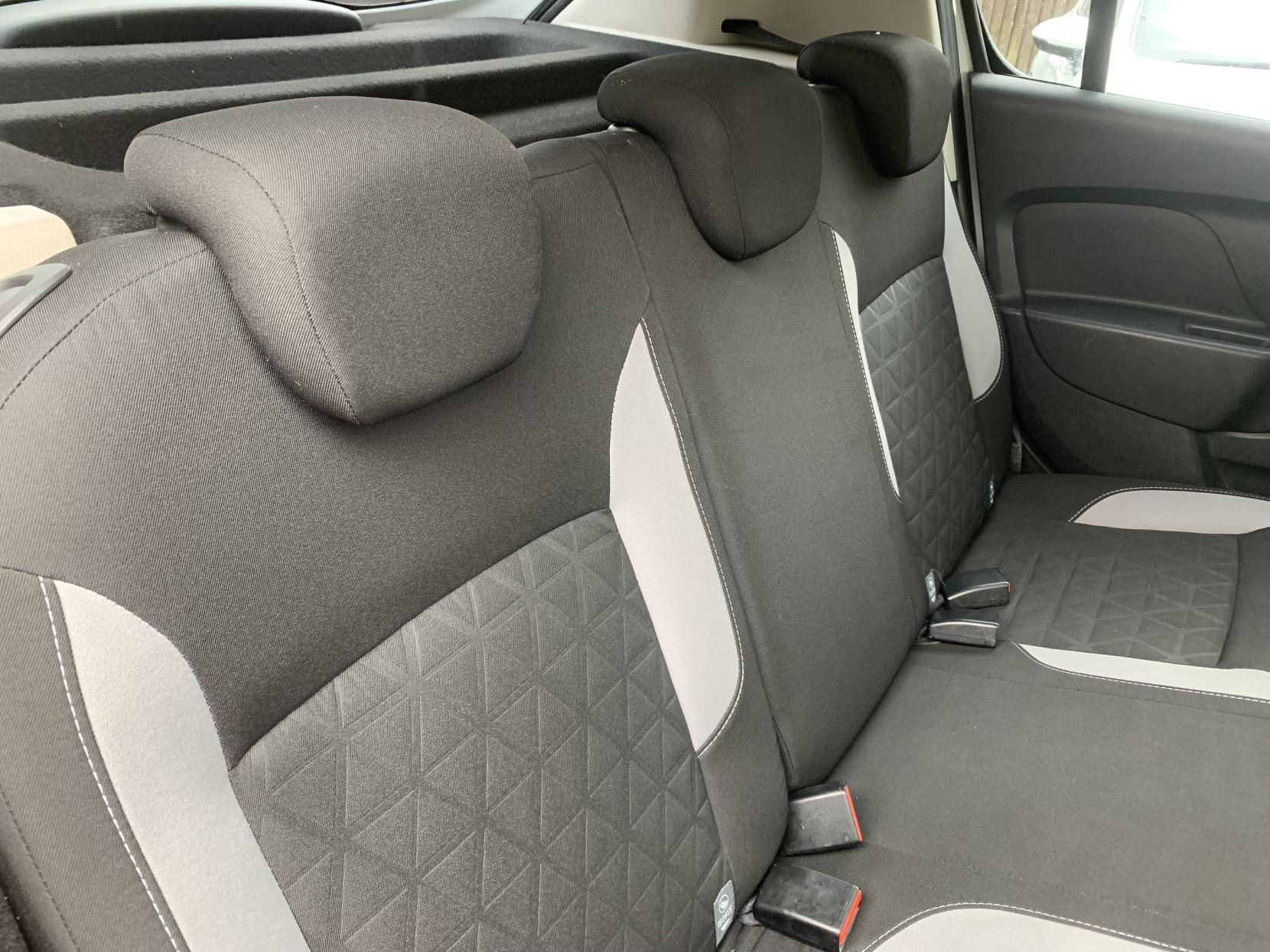 Dacia Sandero Stepway 0.9 TCe Laureate Hatchback 5dr Petrol Manual Euro 5 (90 ps)