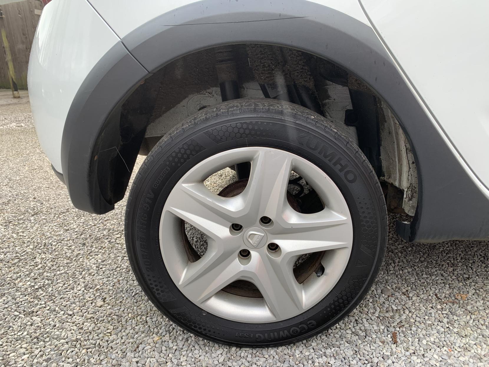 Dacia Sandero Stepway 0.9 TCe Laureate Hatchback 5dr Petrol Manual Euro 5 (90 ps)