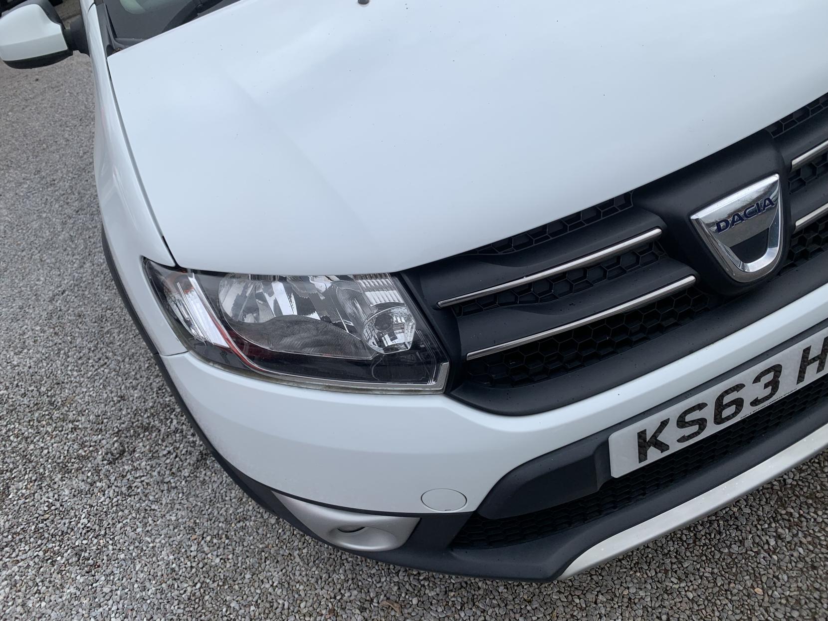 Dacia Sandero Stepway 0.9 TCe Laureate Hatchback 5dr Petrol Manual Euro 5 (90 ps)