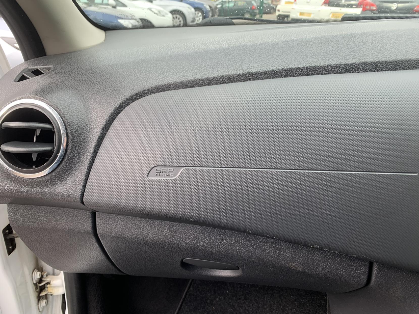 Dacia Sandero Stepway 0.9 TCe Laureate Hatchback 5dr Petrol Manual Euro 5 (90 ps)