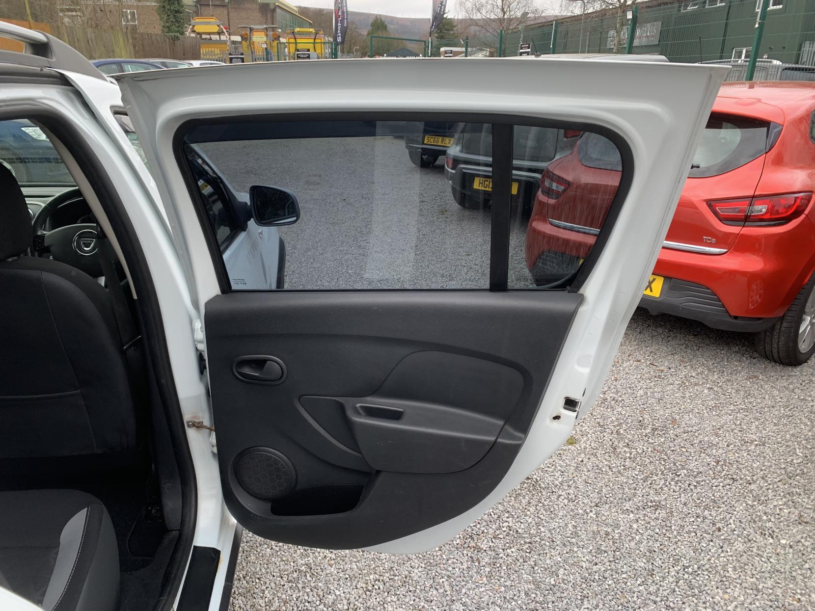 Dacia Sandero Stepway 0.9 TCe Laureate Hatchback 5dr Petrol Manual Euro 5 (90 ps)