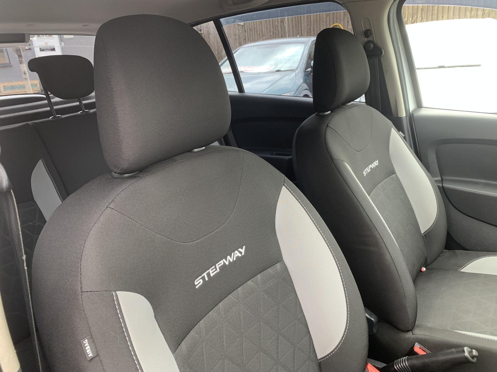 Dacia Sandero Stepway 0.9 TCe Laureate Hatchback 5dr Petrol Manual Euro 5 (90 ps)