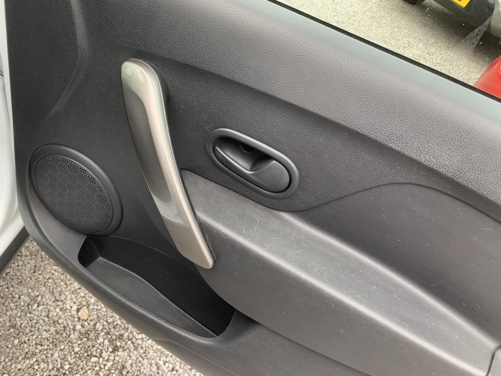 Dacia Sandero Stepway 0.9 TCe Laureate Hatchback 5dr Petrol Manual Euro 5 (90 ps)