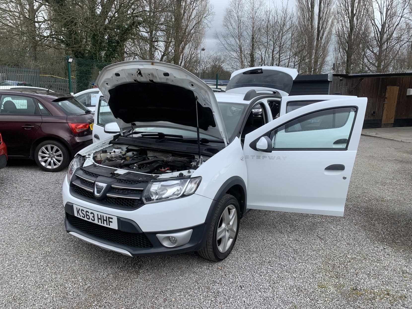 Dacia Sandero Stepway 0.9 TCe Laureate Hatchback 5dr Petrol Manual Euro 5 (90 ps)