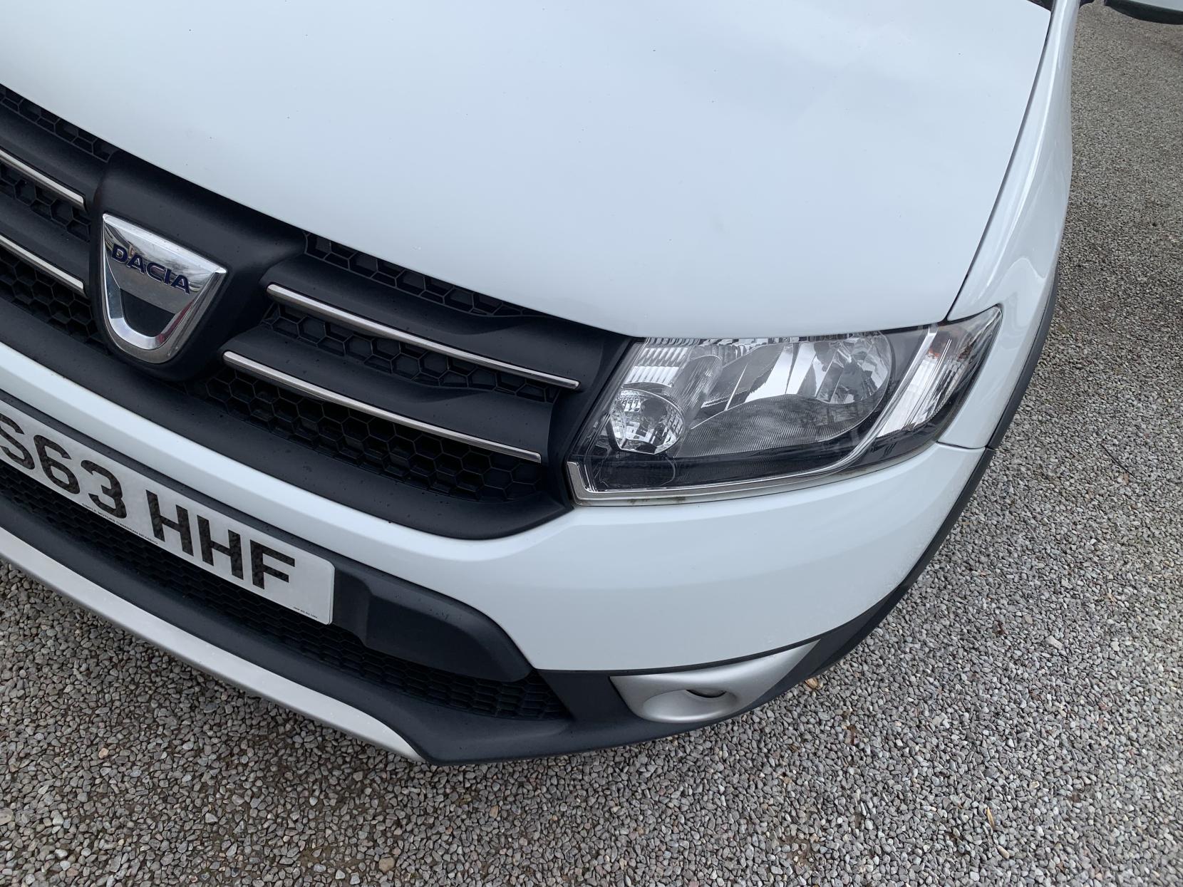 Dacia Sandero Stepway 0.9 TCe Laureate Hatchback 5dr Petrol Manual Euro 5 (90 ps)