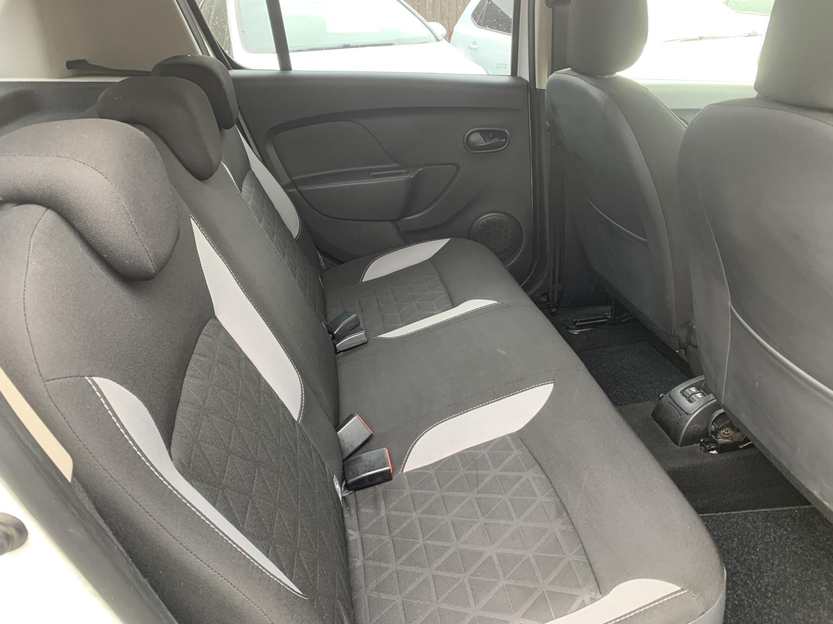 Dacia Sandero Stepway 0.9 TCe Laureate Hatchback 5dr Petrol Manual Euro 5 (90 ps)