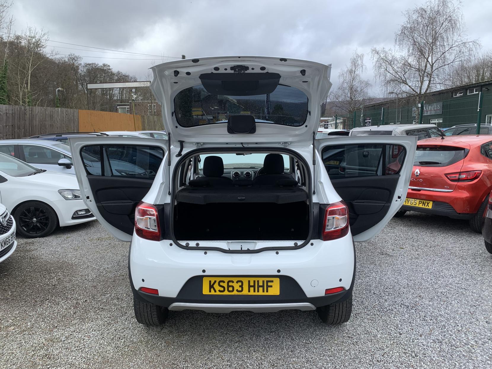 Dacia Sandero Stepway 0.9 TCe Laureate Hatchback 5dr Petrol Manual Euro 5 (90 ps)