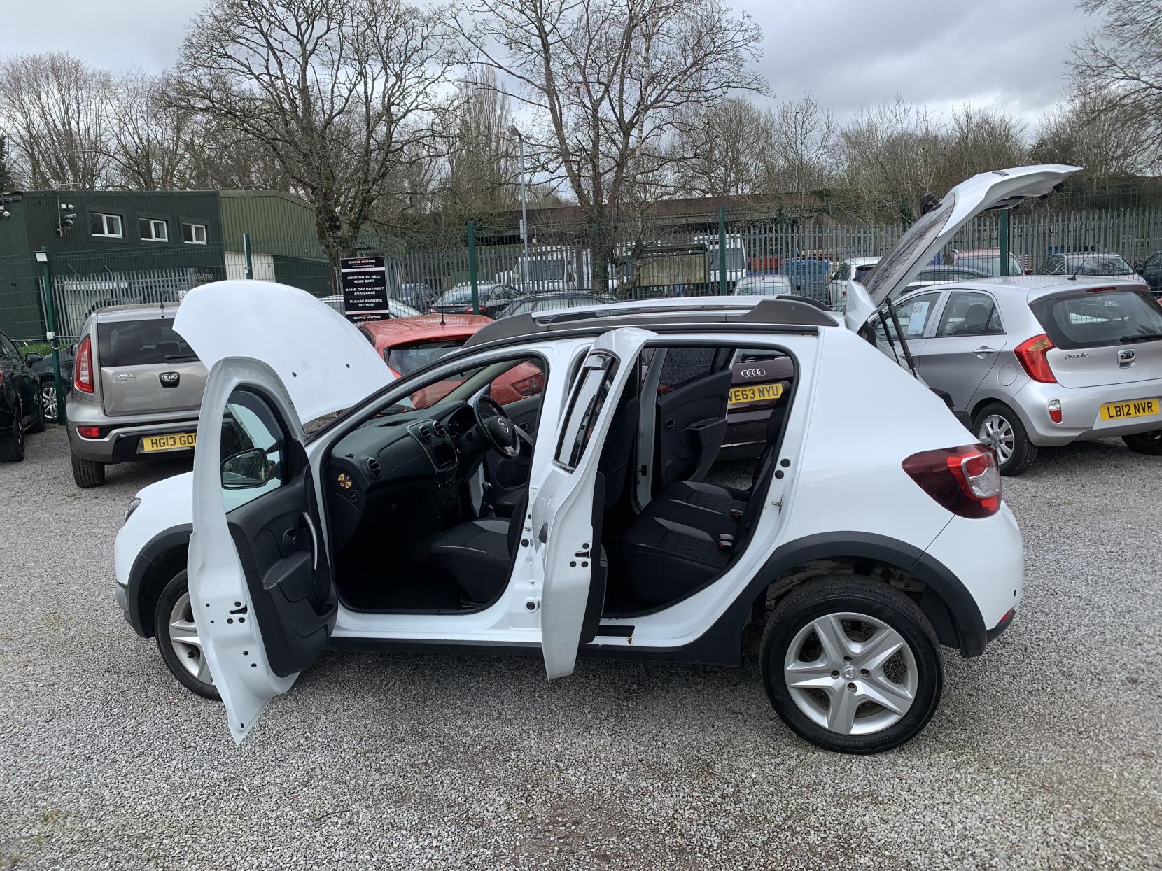 Dacia Sandero Stepway 0.9 TCe Laureate Hatchback 5dr Petrol Manual Euro 5 (90 ps)