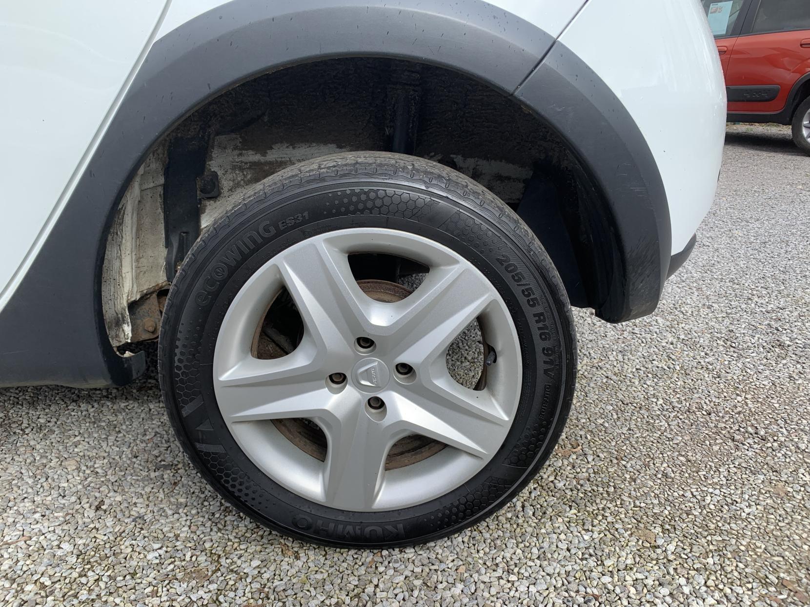 Dacia Sandero Stepway 0.9 TCe Laureate Hatchback 5dr Petrol Manual Euro 5 (90 ps)