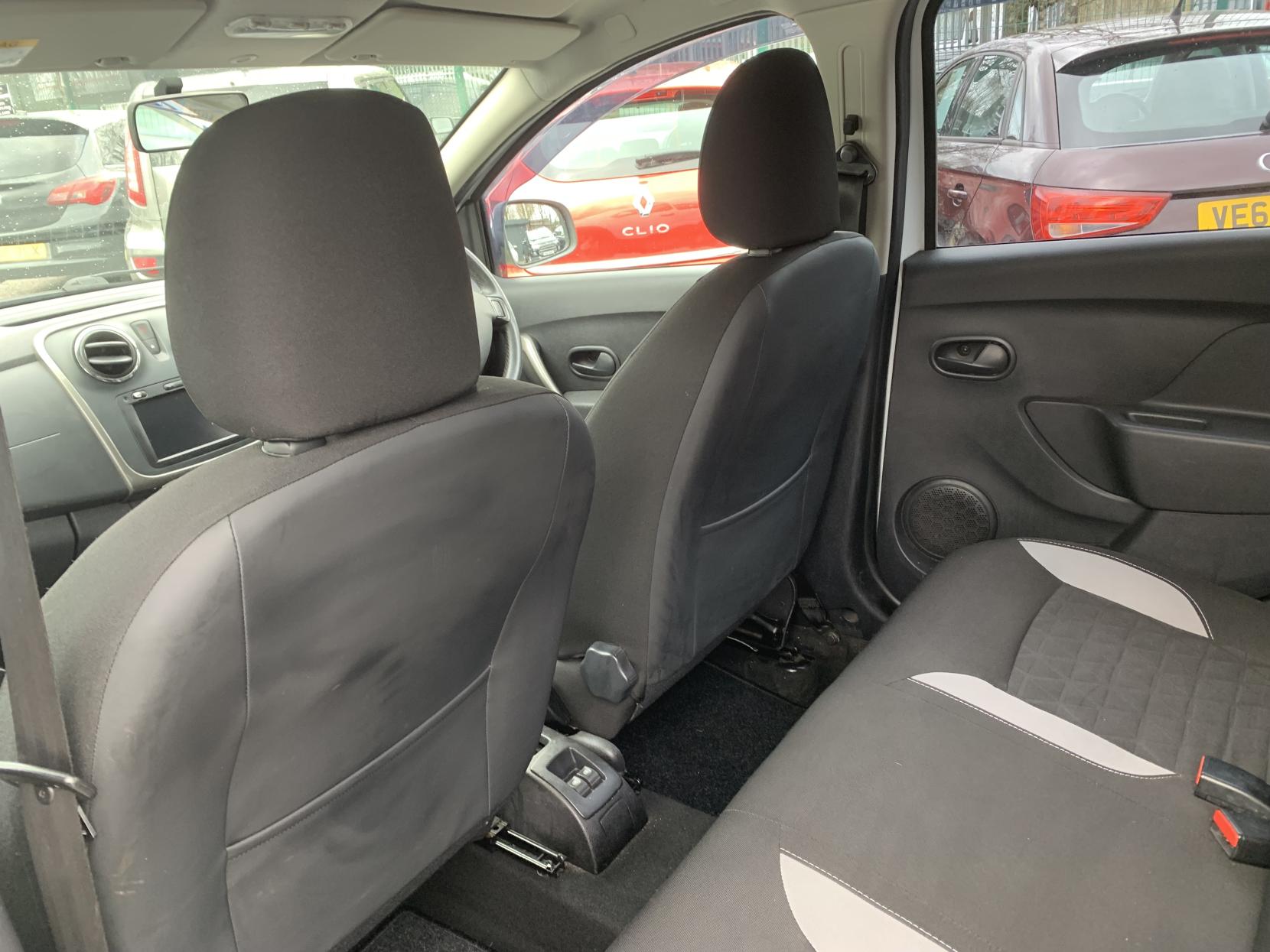 Dacia Sandero Stepway 0.9 TCe Laureate Hatchback 5dr Petrol Manual Euro 5 (90 ps)