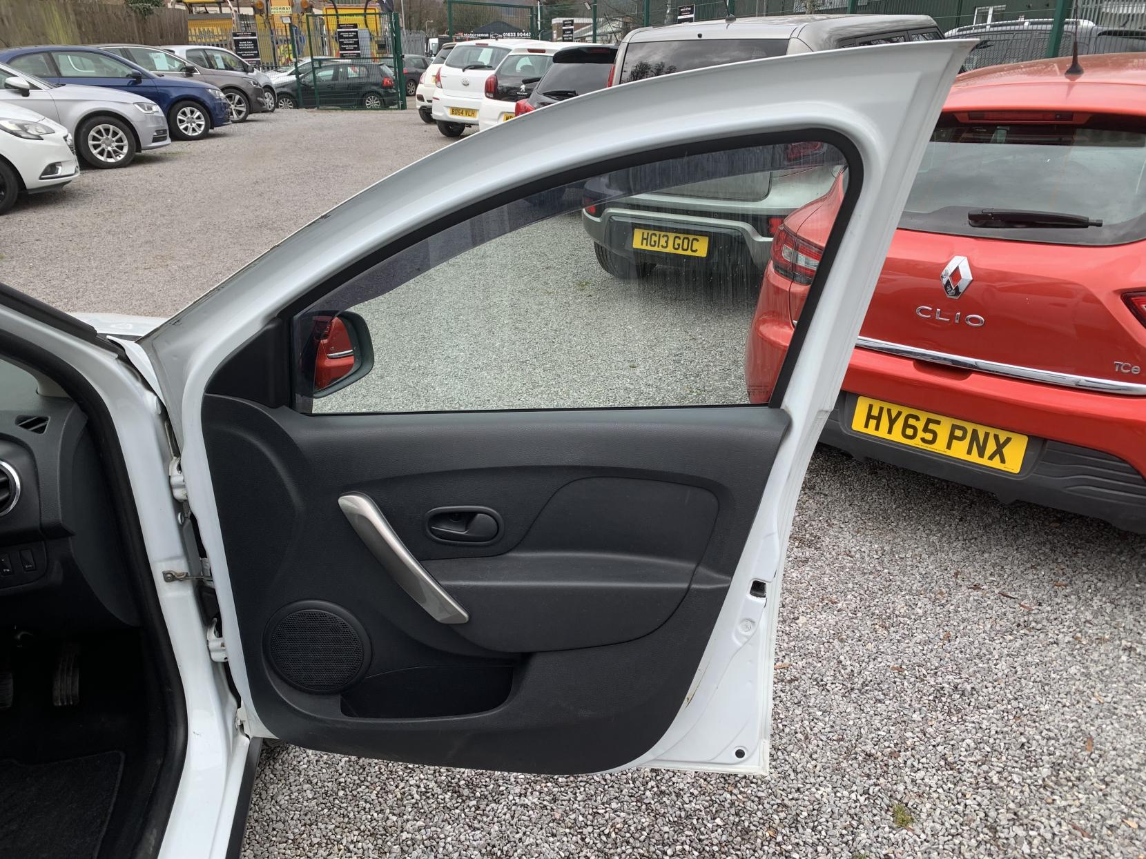 Dacia Sandero Stepway 0.9 TCe Laureate Hatchback 5dr Petrol Manual Euro 5 (90 ps)