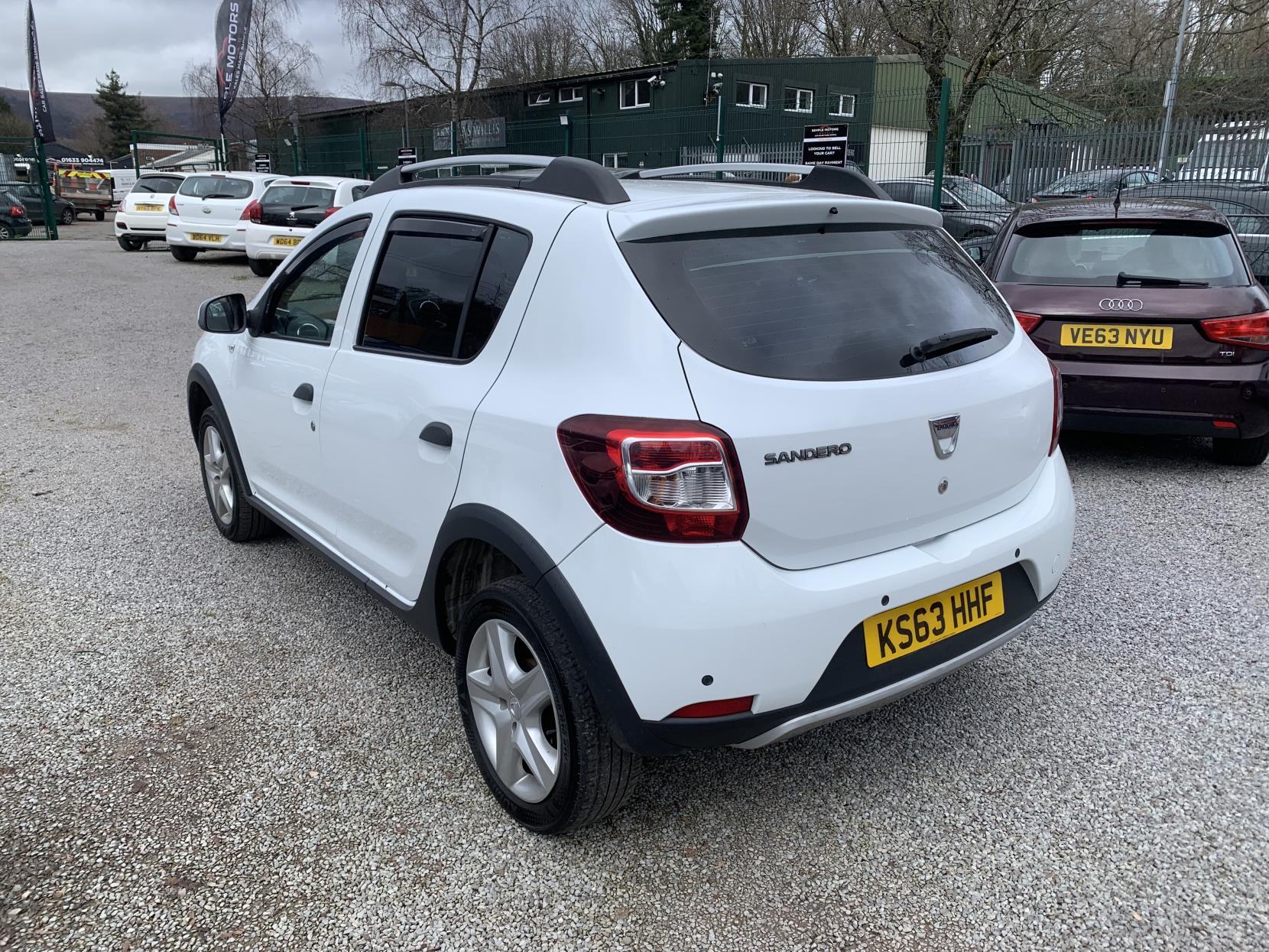 Dacia Sandero Stepway 0.9 TCe Laureate Hatchback 5dr Petrol Manual Euro 5 (90 ps)