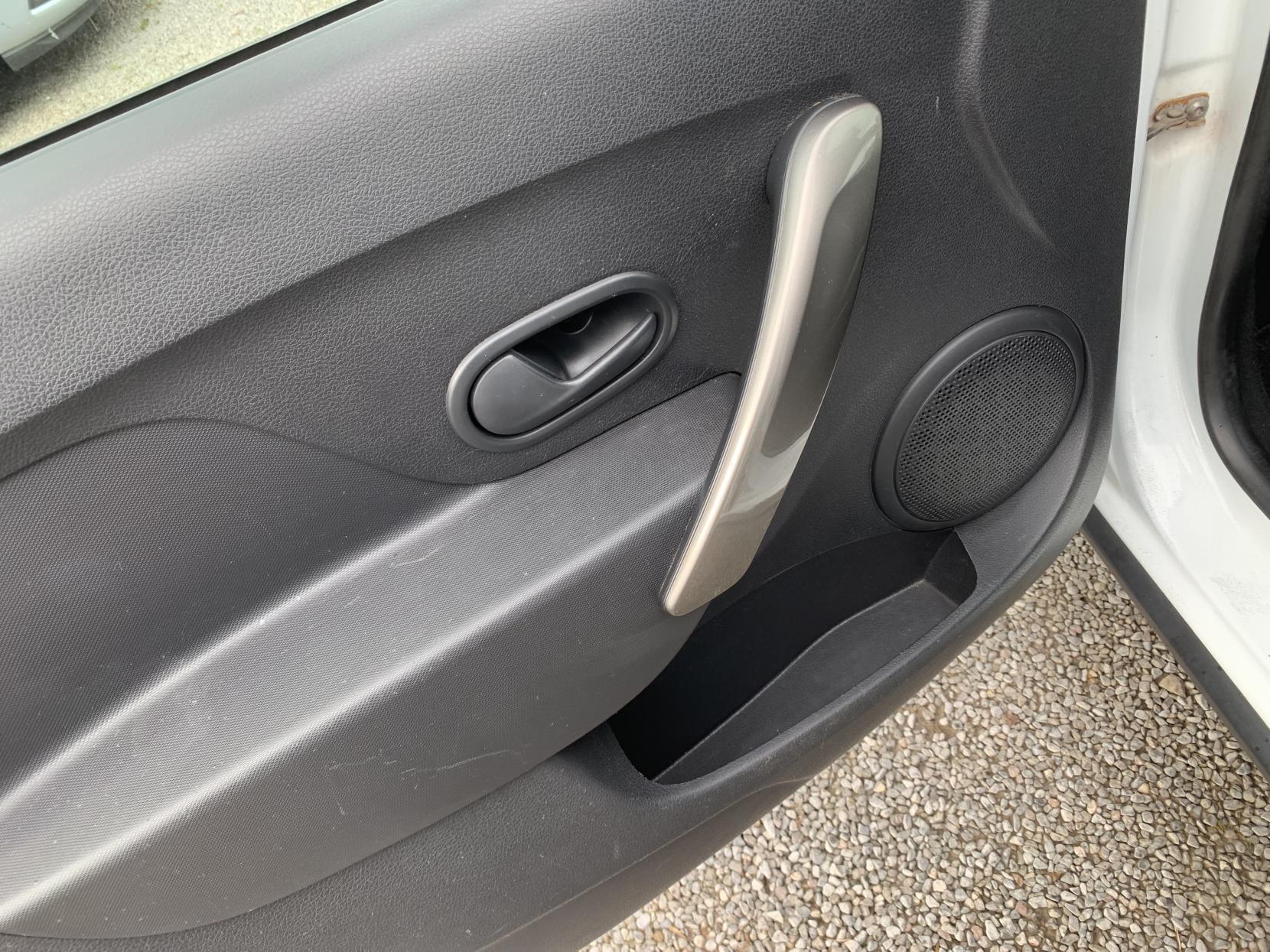 Dacia Sandero Stepway 0.9 TCe Laureate Hatchback 5dr Petrol Manual Euro 5 (90 ps)