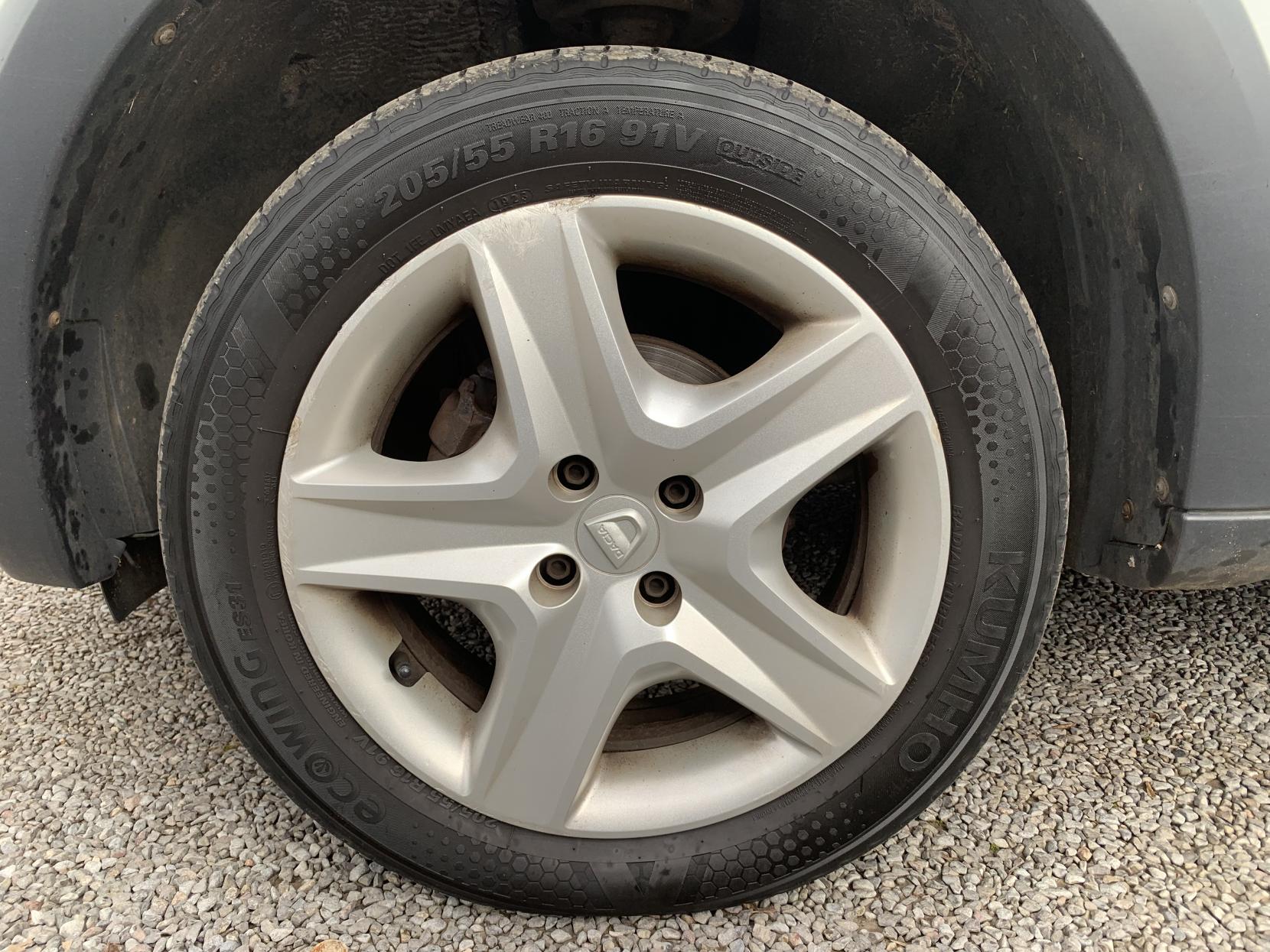 Dacia Sandero Stepway 0.9 TCe Laureate Hatchback 5dr Petrol Manual Euro 5 (90 ps)