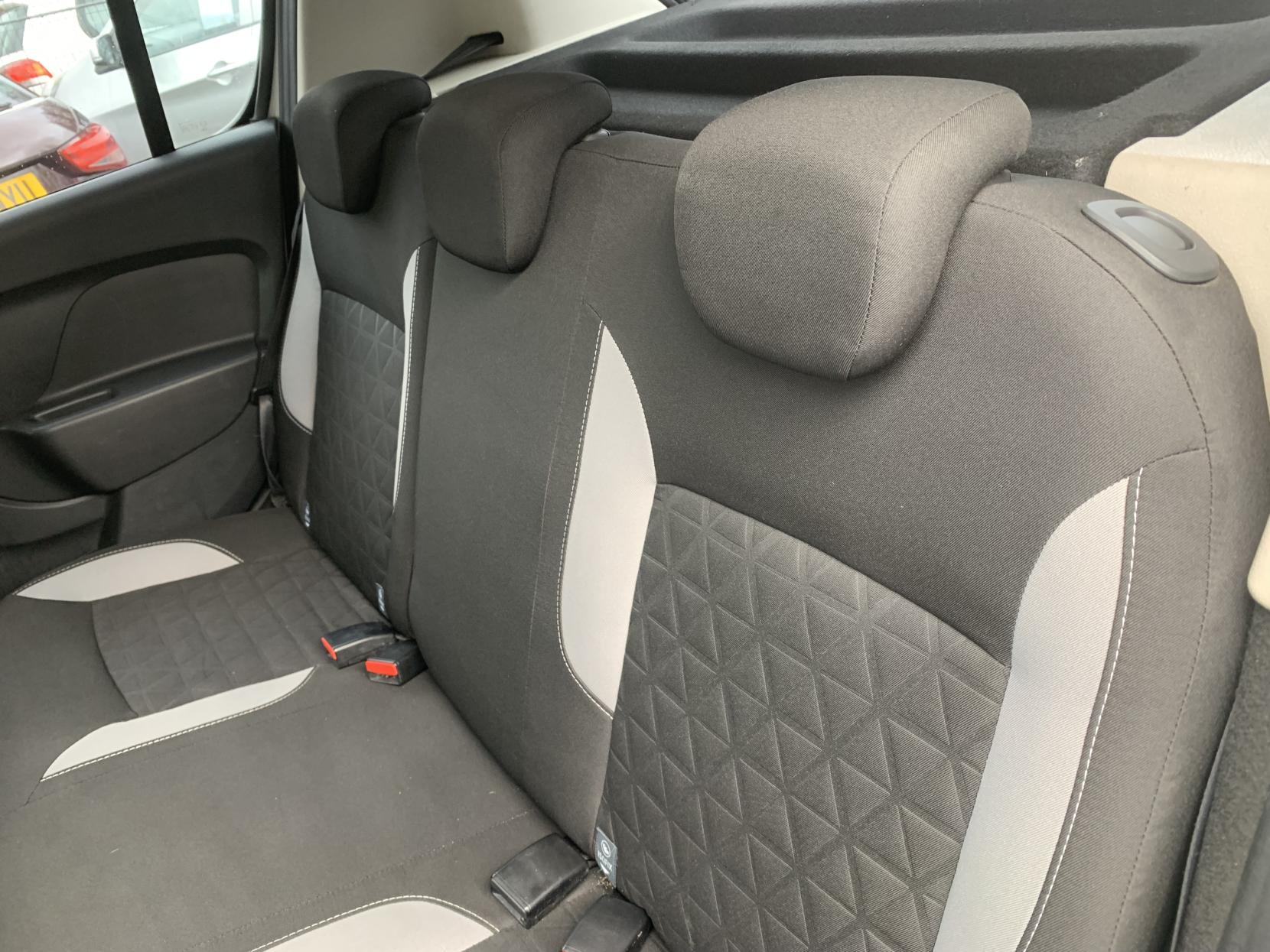 Dacia Sandero Stepway 0.9 TCe Laureate Hatchback 5dr Petrol Manual Euro 5 (90 ps)