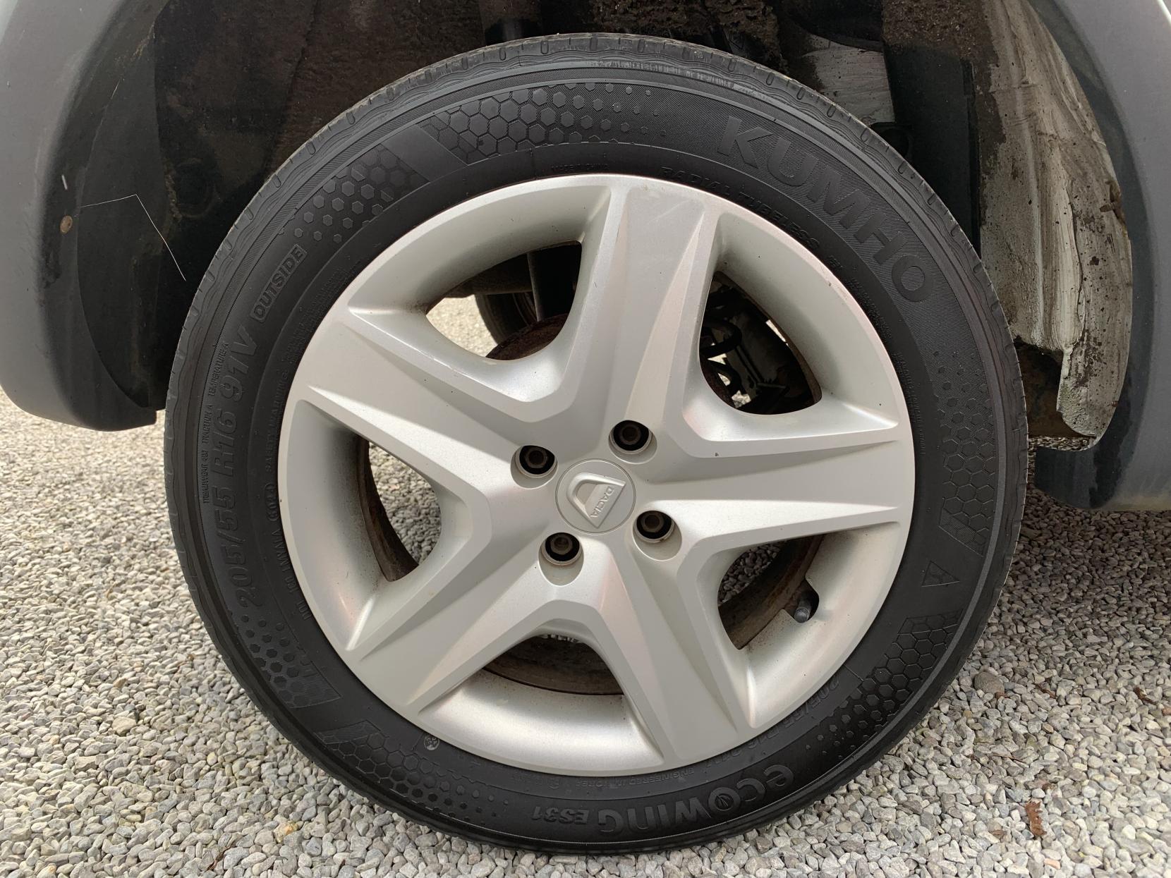 Dacia Sandero Stepway 0.9 TCe Laureate Hatchback 5dr Petrol Manual Euro 5 (90 ps)