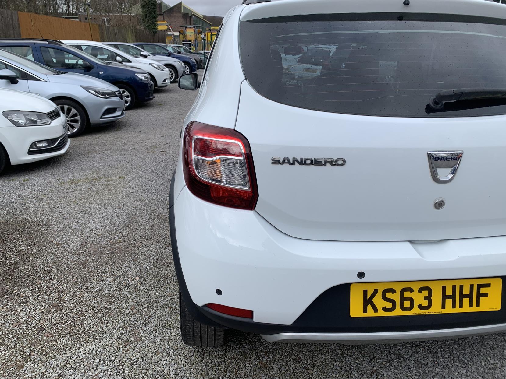 Dacia Sandero Stepway 0.9 TCe Laureate Hatchback 5dr Petrol Manual Euro 5 (90 ps)